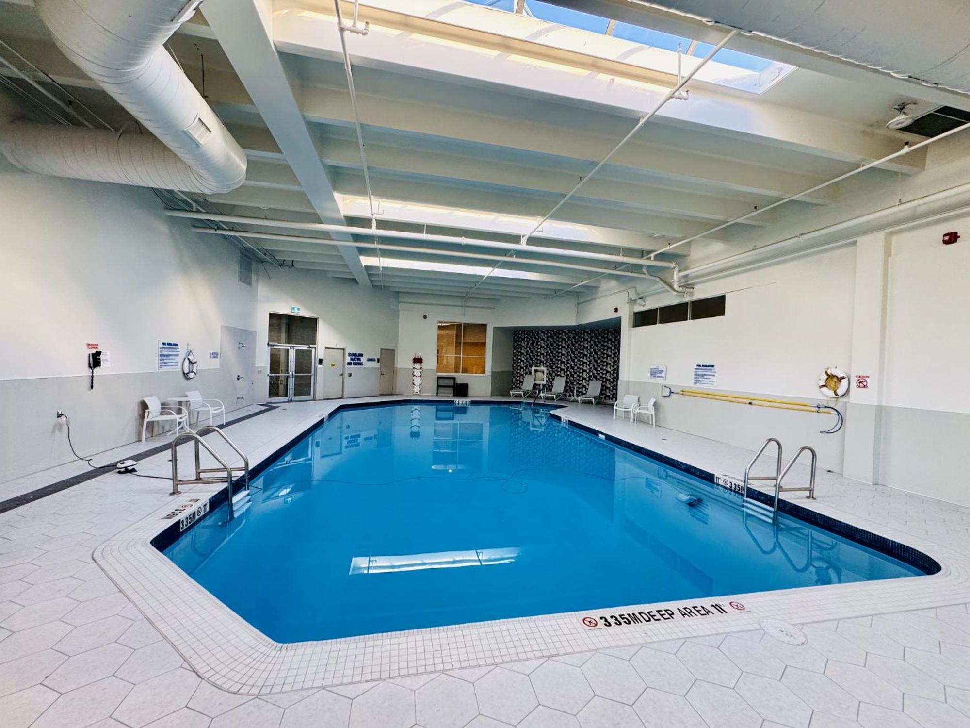 Candlewood Suites Burlington Conference Centre By Ihg Экстерьер фото