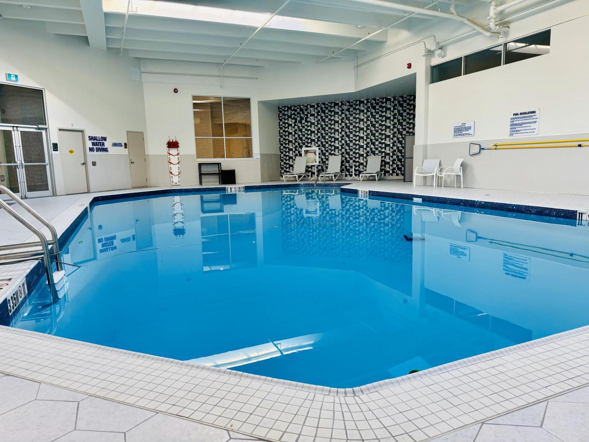 Candlewood Suites Burlington Conference Centre By Ihg Экстерьер фото