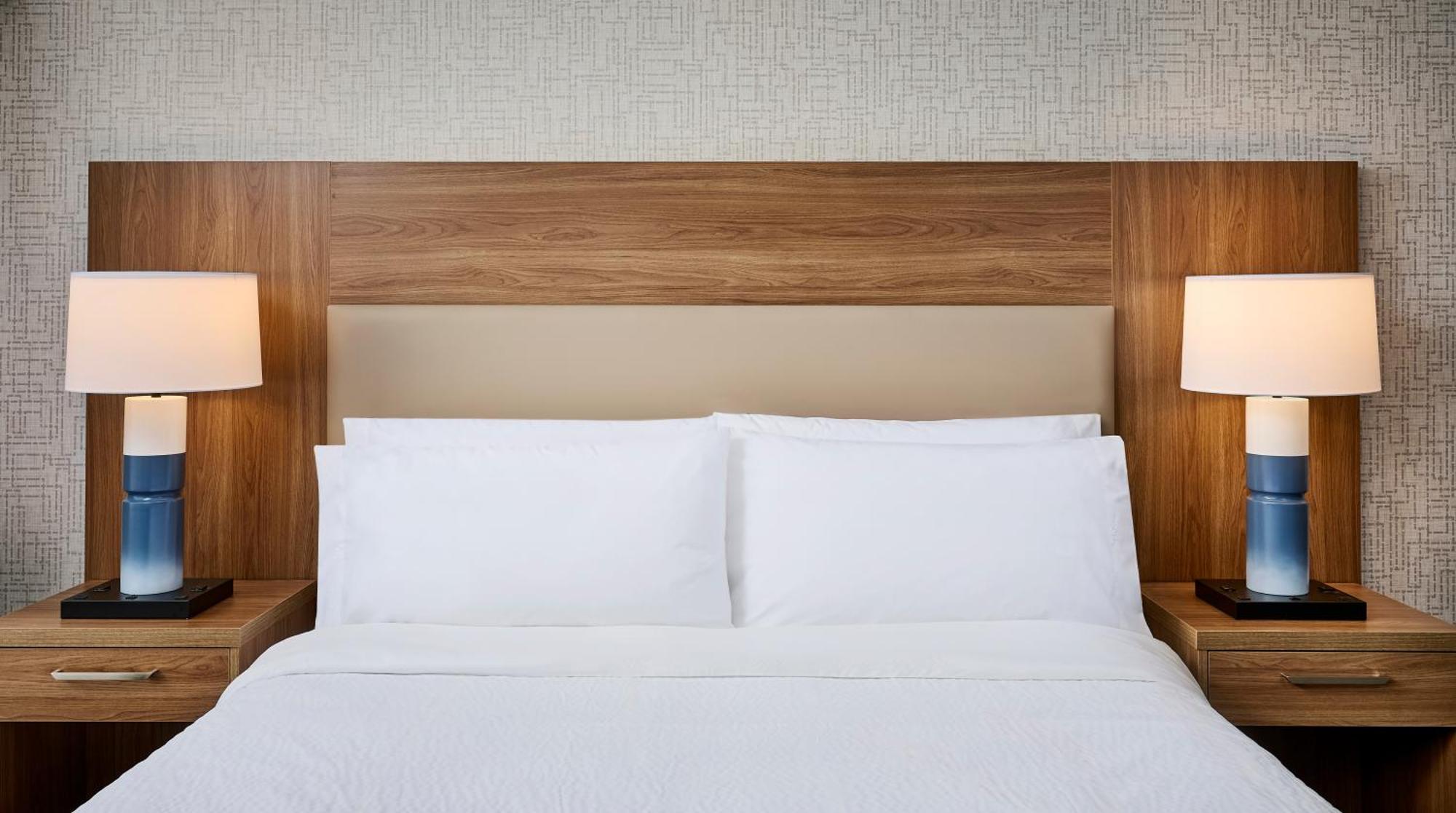 Candlewood Suites Burlington Conference Centre By Ihg Экстерьер фото