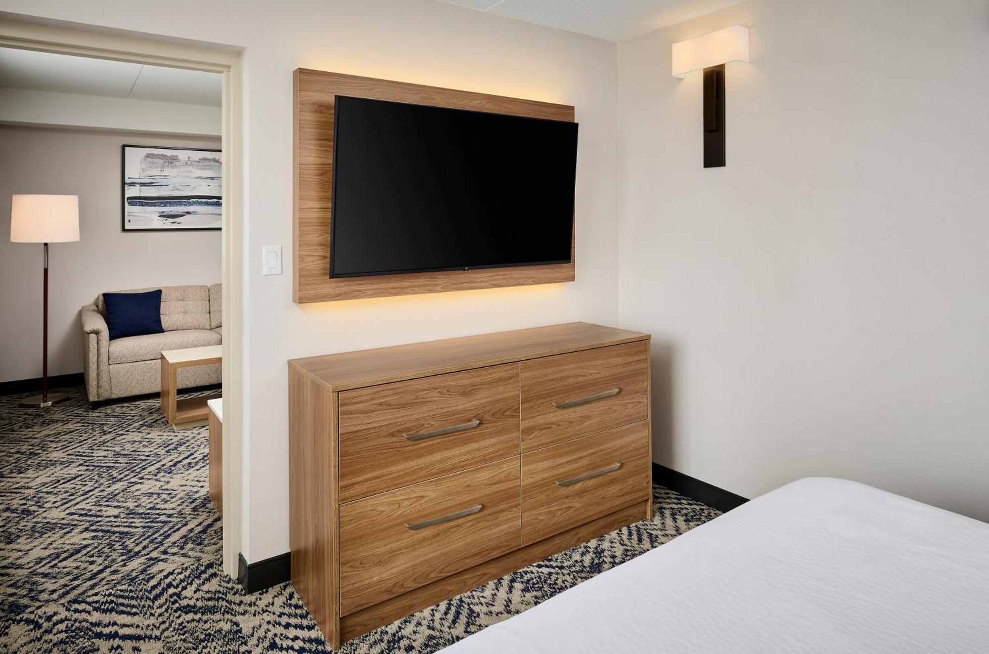 Candlewood Suites Burlington Conference Centre By Ihg Экстерьер фото